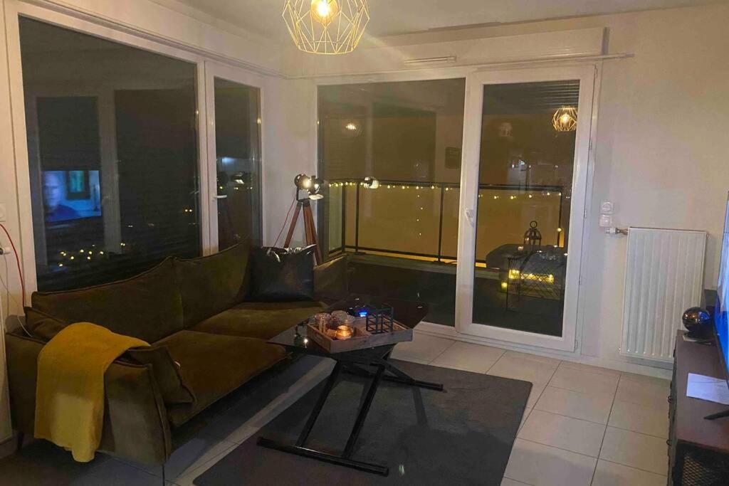 Meyzieu : Superbe Appartement Tres Cosy. Εξωτερικό φωτογραφία